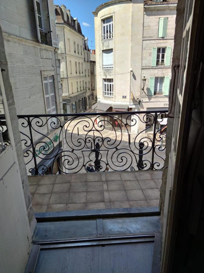 *Les Studios L'Amandine* Périgueux Eksteriør billede